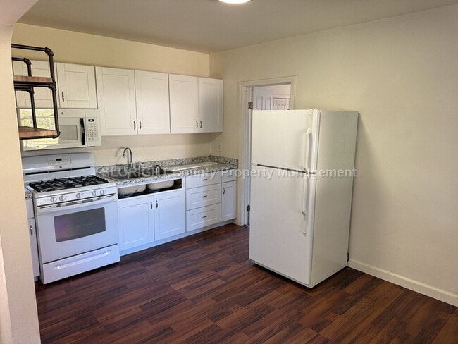 Building Photo - AVAILABLE NOW - 2 Bedroom / 1 Bathroom Home in Arroyo Grande