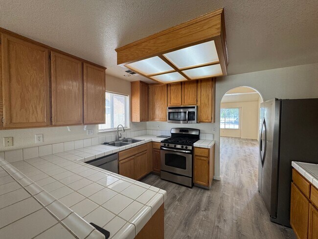 Building Photo - 4 Bedroom, 2 Bath Home with NEW UDGRADES A...