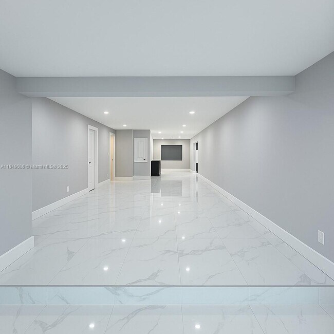 Foto del edificio - 6828 SW 5th St