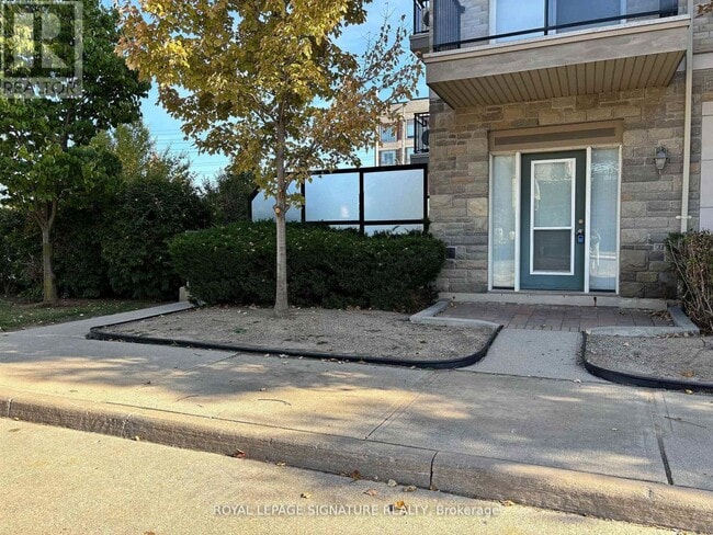 Building Photo - 3055 Thomas St