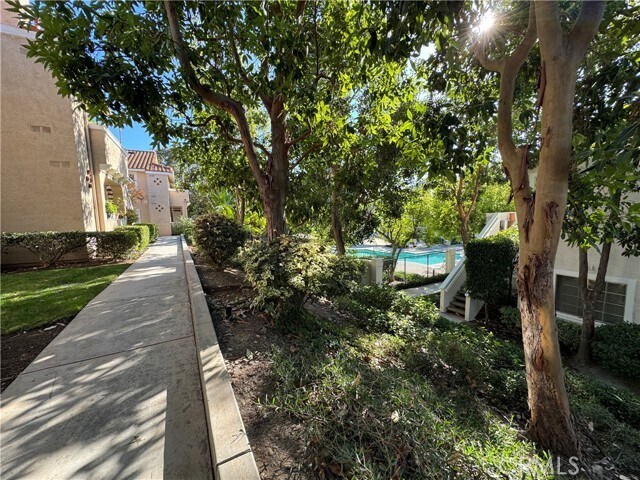 Building Photo - 25 Gaviota