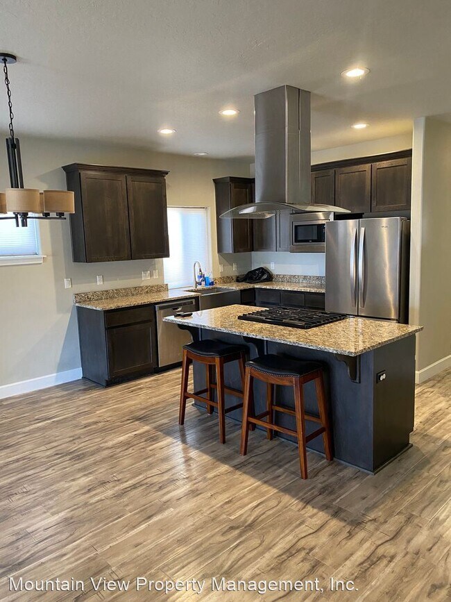 Building Photo - 4 br, 2 bath House - 2563 NW Elm Pl.