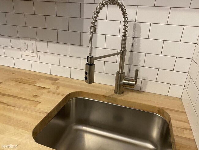 Building Photo - 338 Lombard St