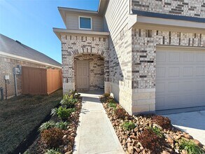 Building Photo - 5011 Pismo Ray Dr