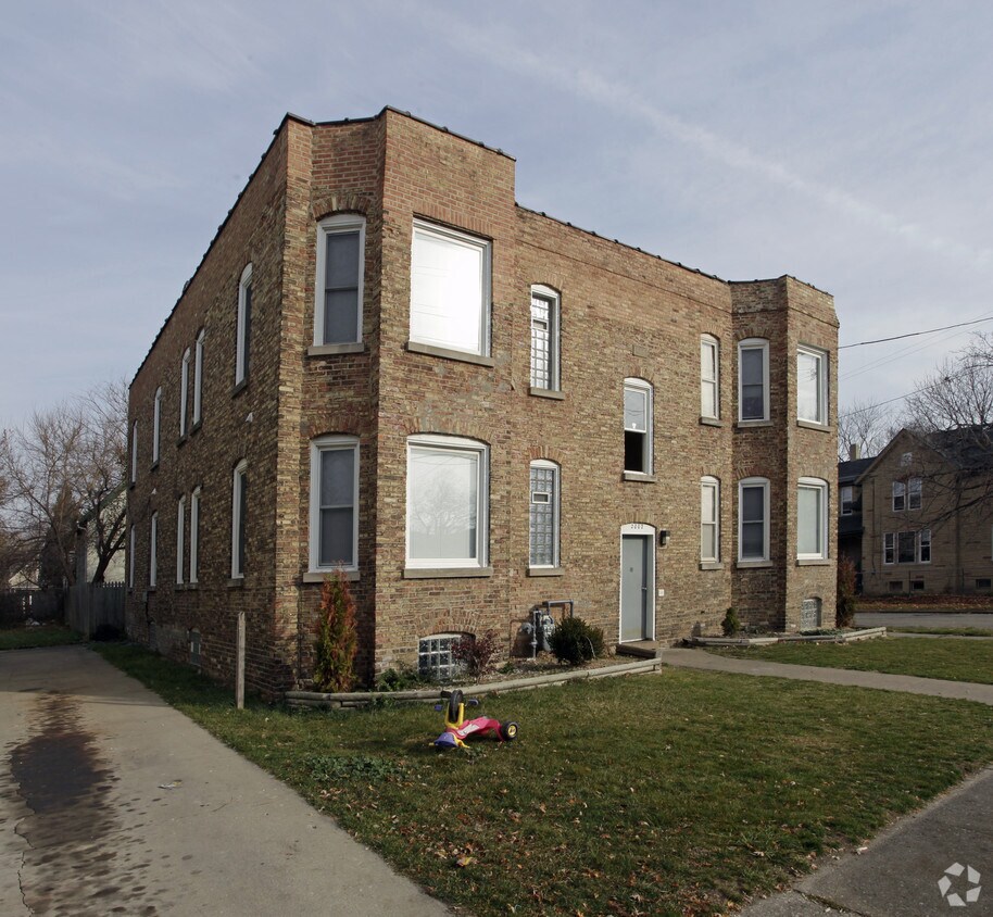 Foto principal - 2002 57th St. (8 Unit)