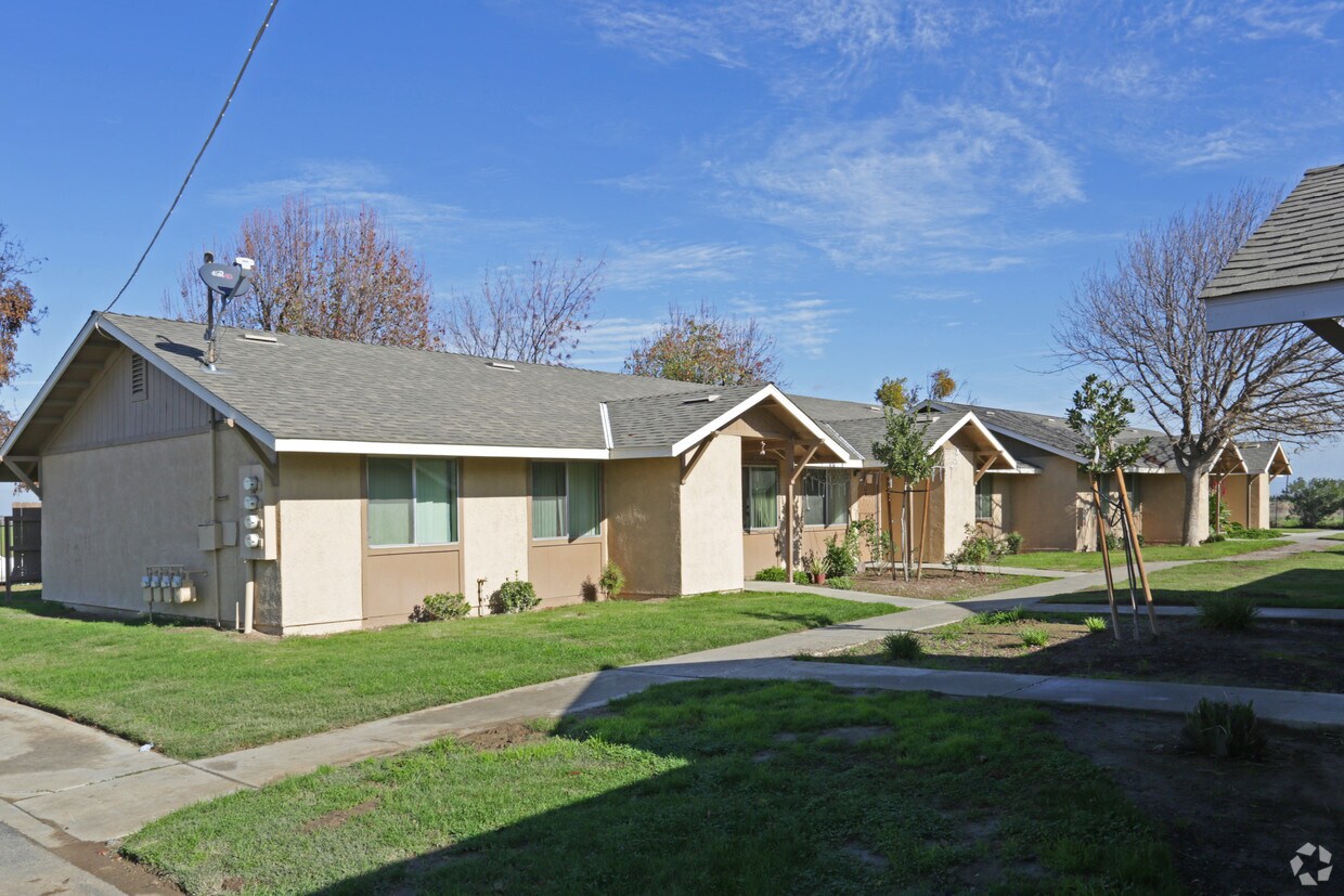 Primary Photo - Conquistador Villa Apartments