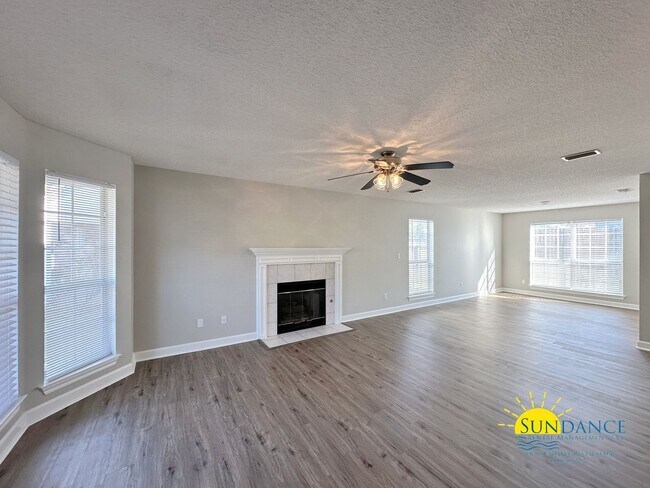 Foto del edificio - Stunning 4 Bedroom Mary Esther Home, minut...