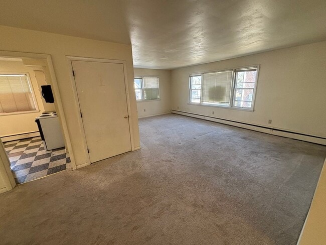 Building Photo - 1135