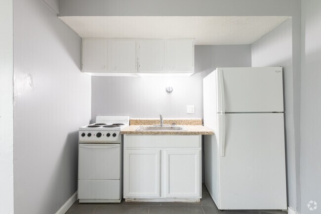 1HAB, 1BA - 550 - 600SF - College Bank Apartments