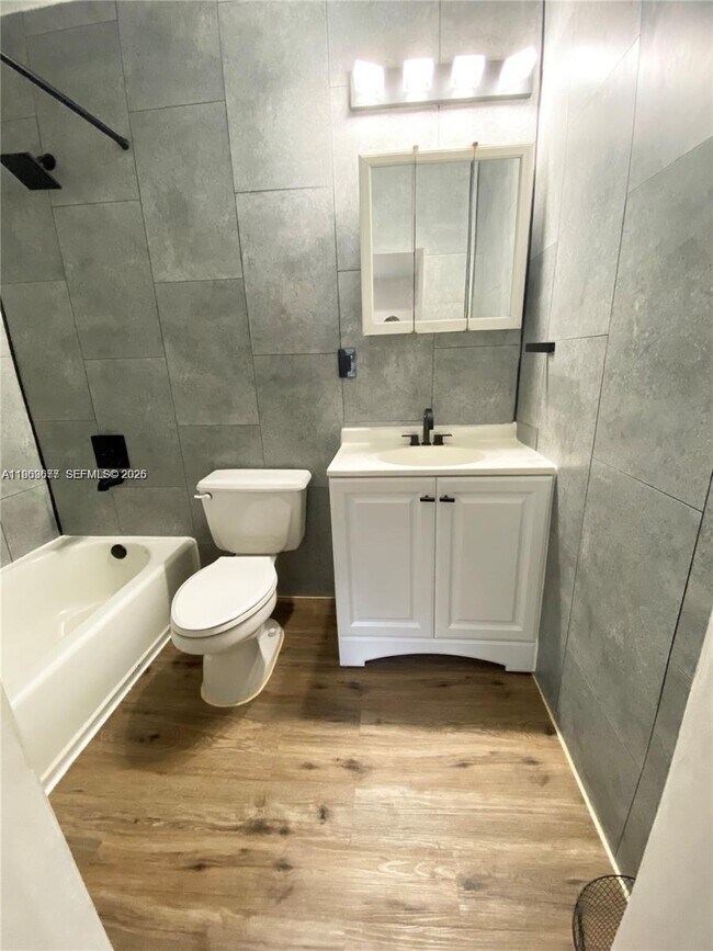 Foto del edificio - 705 NE 87th St