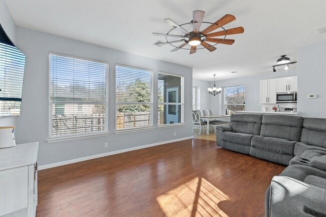 Building Photo - 103 Hoya Ln