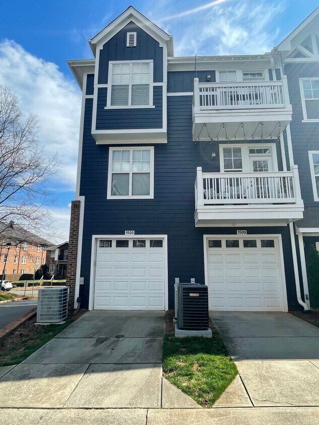 Primary Photo - Charming home in the desirable Walnut Hill...