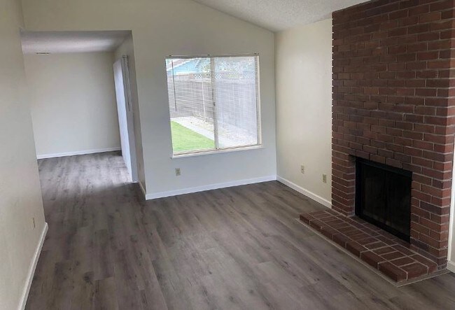 Building Photo - 2125 Meadow View Pl