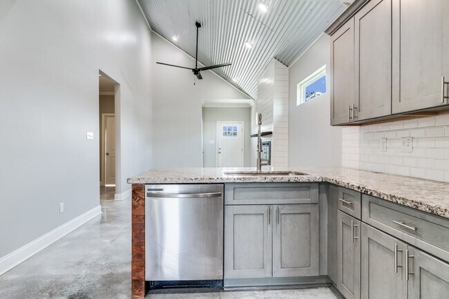 Building Photo - ***Actual address is 305 Colorado Road. Th...