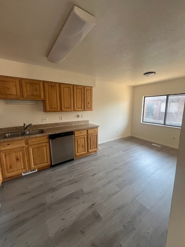 Foto del edificio - 445 E 800 N Ogden