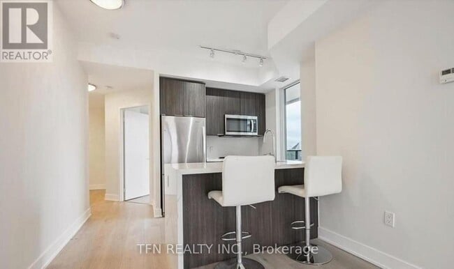 Building Photo - 20 Shore Breeze Dr