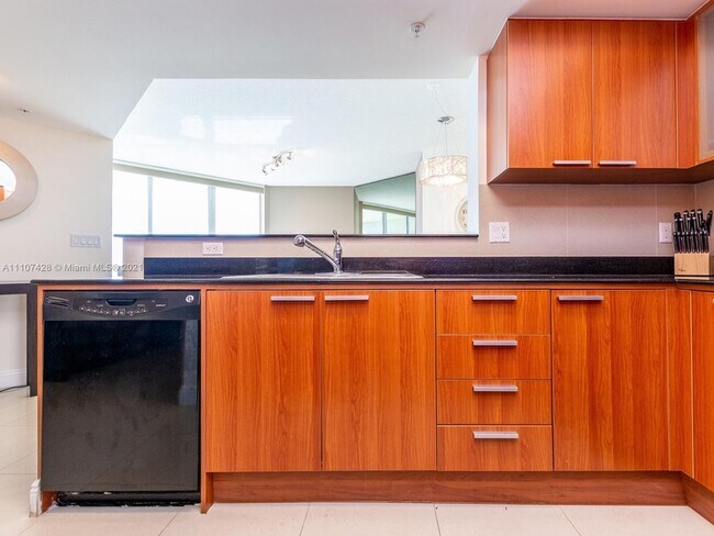 Foto del edificio - 16699 Collins Ave