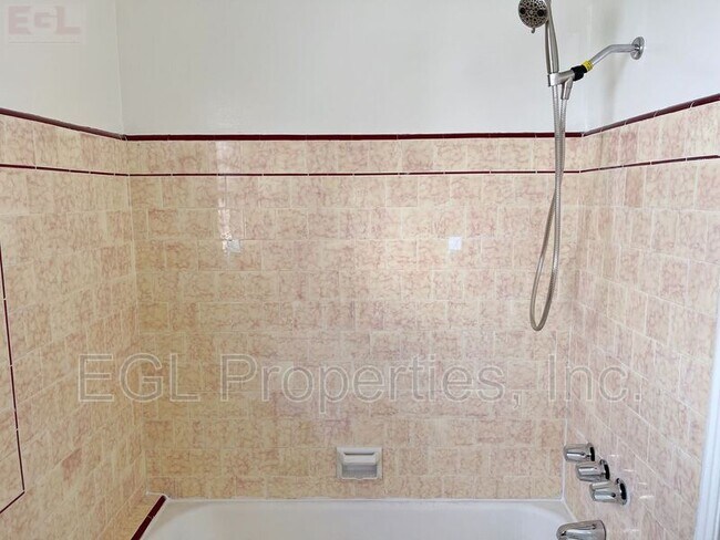 Foto del edificio - 9216 Alden Dr