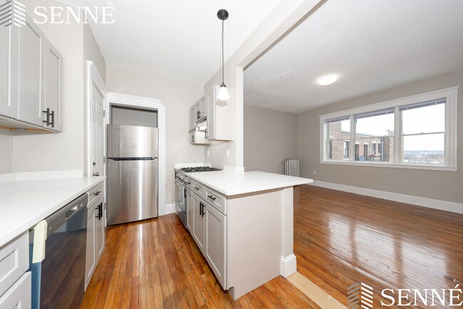 Building Photo - 7 Sherborn Ct