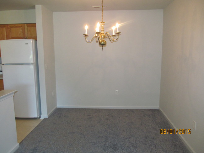Building Photo - 935 Cedar Ct
