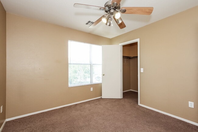 Building Photo - 13519 W San Juan Ct