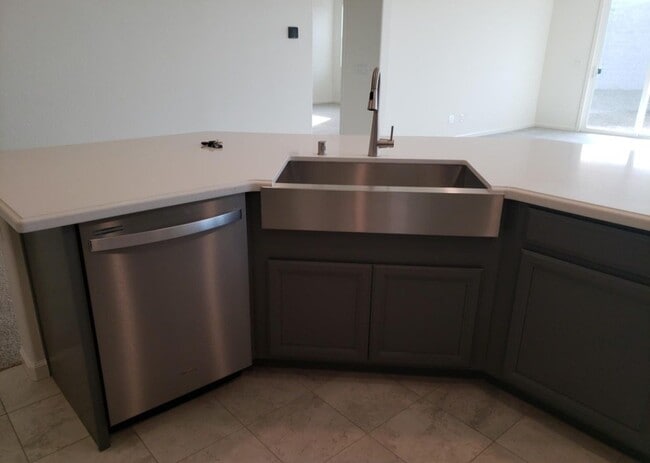 Foto del edificio - 3005 Lennon Way