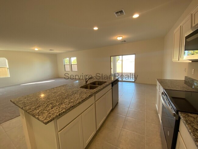 Building Photo - 2402 Alonso Dr