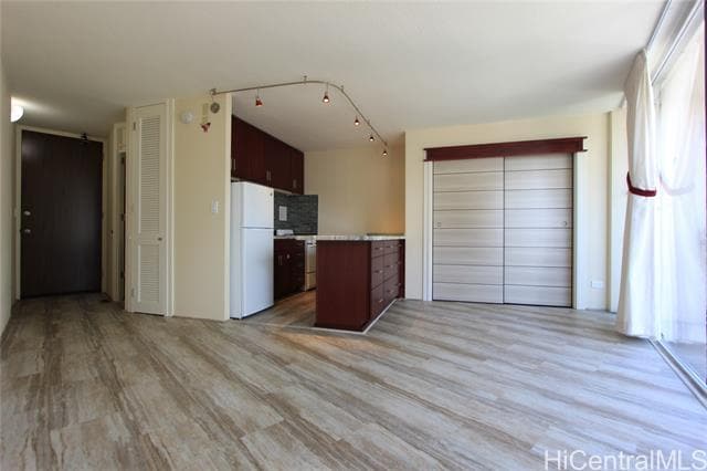 Building Photo - 750 Amana St