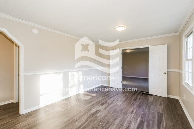 Building Photo - 4378 Saxon Dr