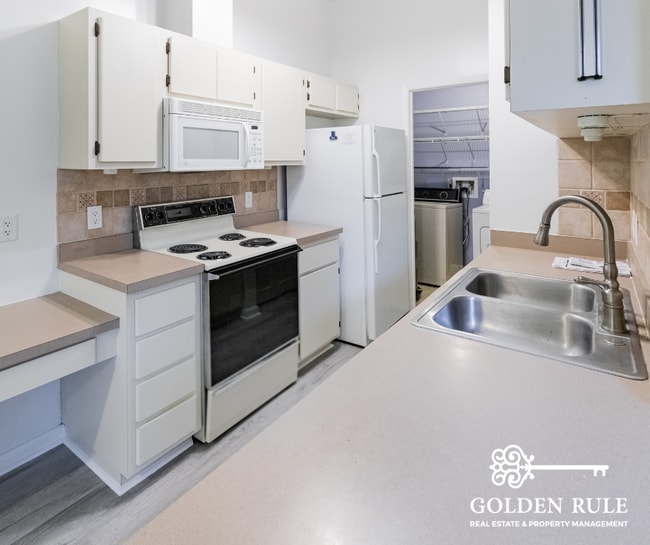 Building Photo - 2850 SW 38th Pl