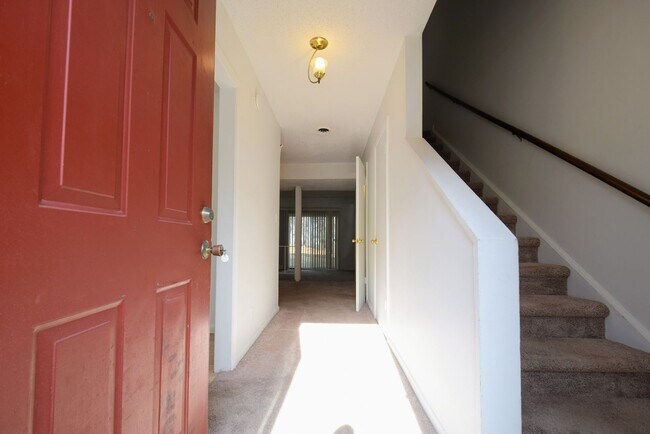 Foto del edificio - 573 Winding Creek Rd