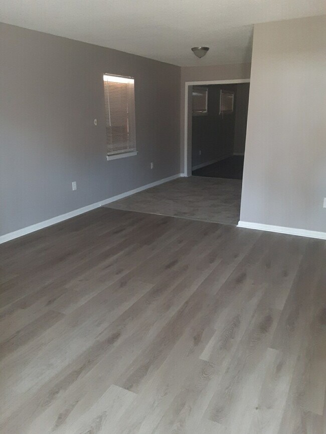 Foto del edificio - 4406 Double Tree St