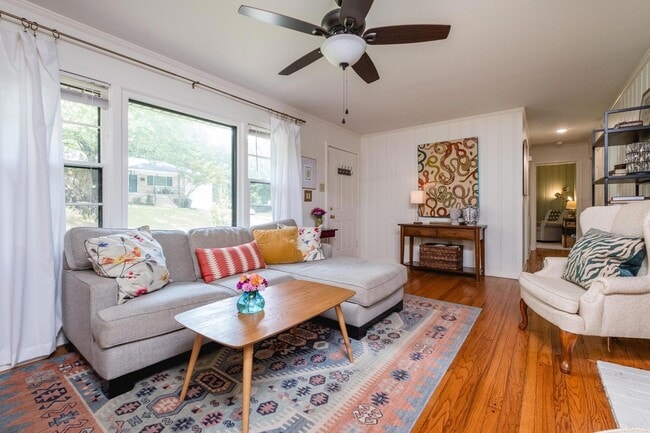 Building Photo - 2100 Durwood Rd