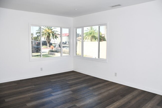 Building Photo - Jameson (167-169)