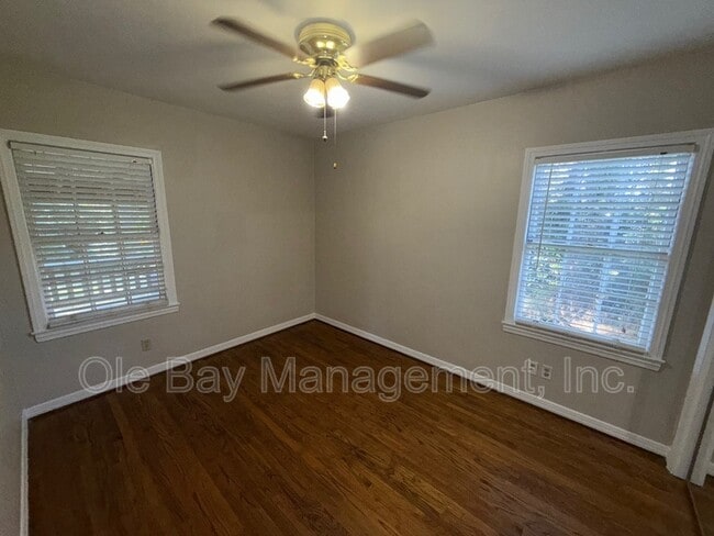 Foto del edificio - 427 Myrtlewood Ave