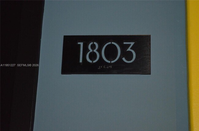 Foto del edificio - 121 NE 34th St