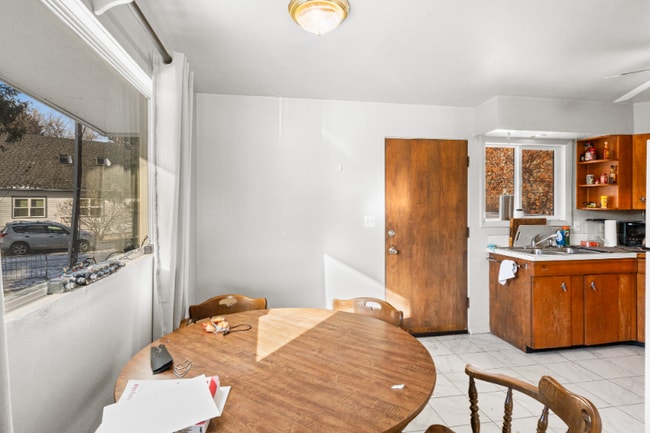 Building Photo - 1427 S Willson Ave