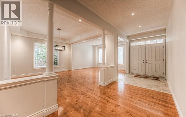 Building Photo - 93 Tremaine Dr