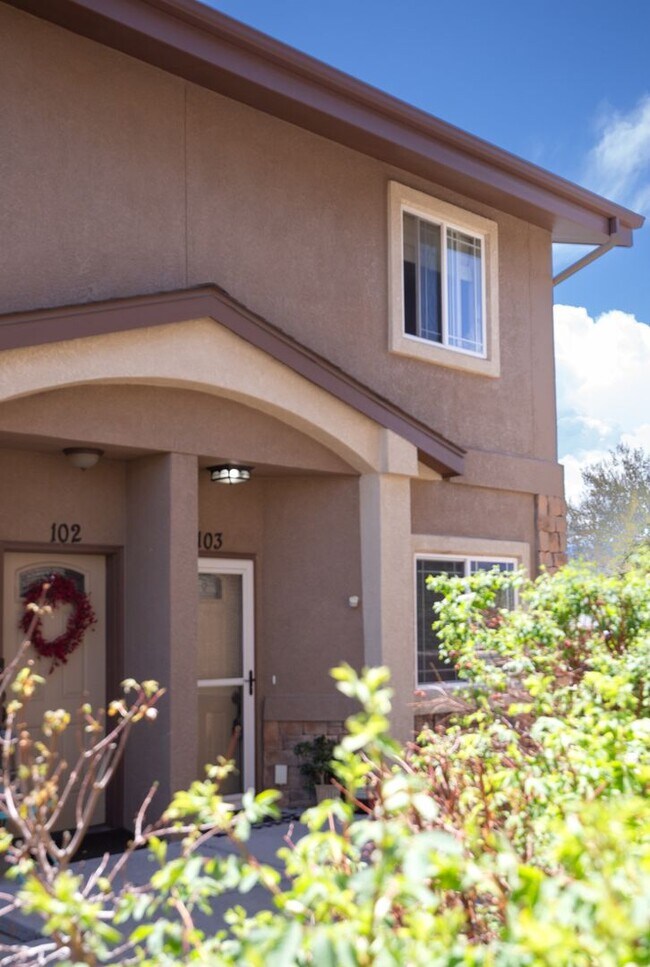 Foto del edificio - 3 Bedroom Townhome in North Colorado Springs