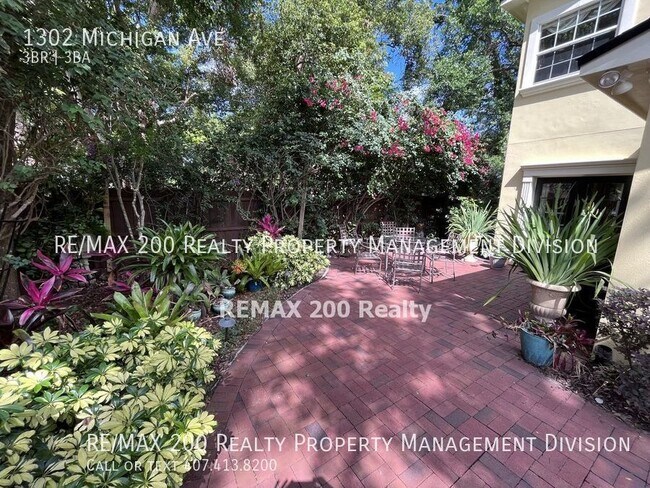 Building Photo - New Orleans Glitz in Winter Park