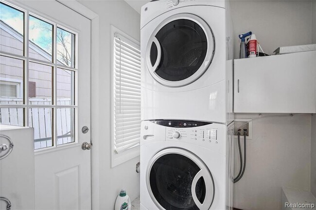 Building Photo - 2315 Guthrie Ave