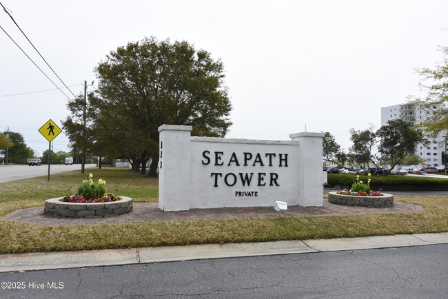 Building Photo - 322 Causeway Dr
