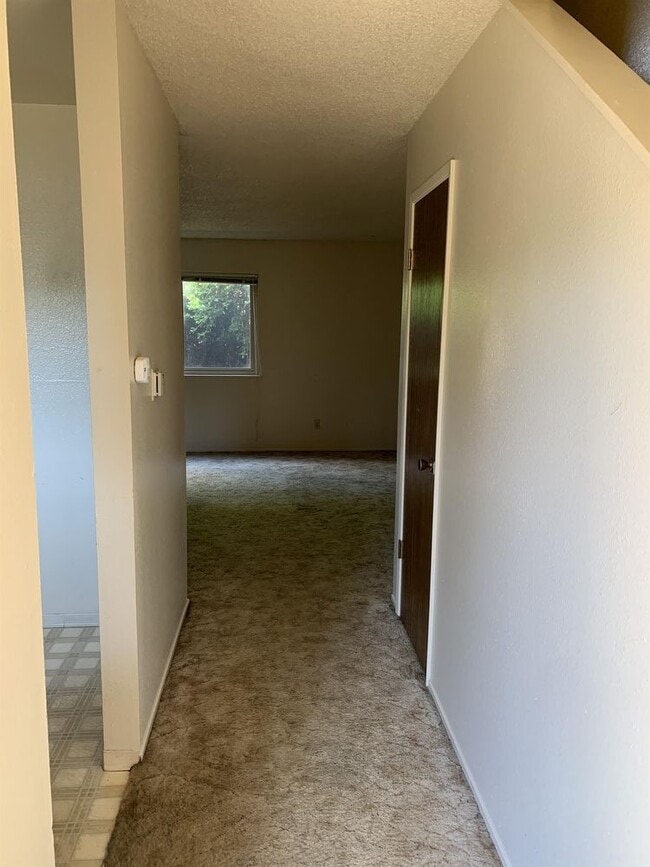 Building Photo - 830 D Street 2