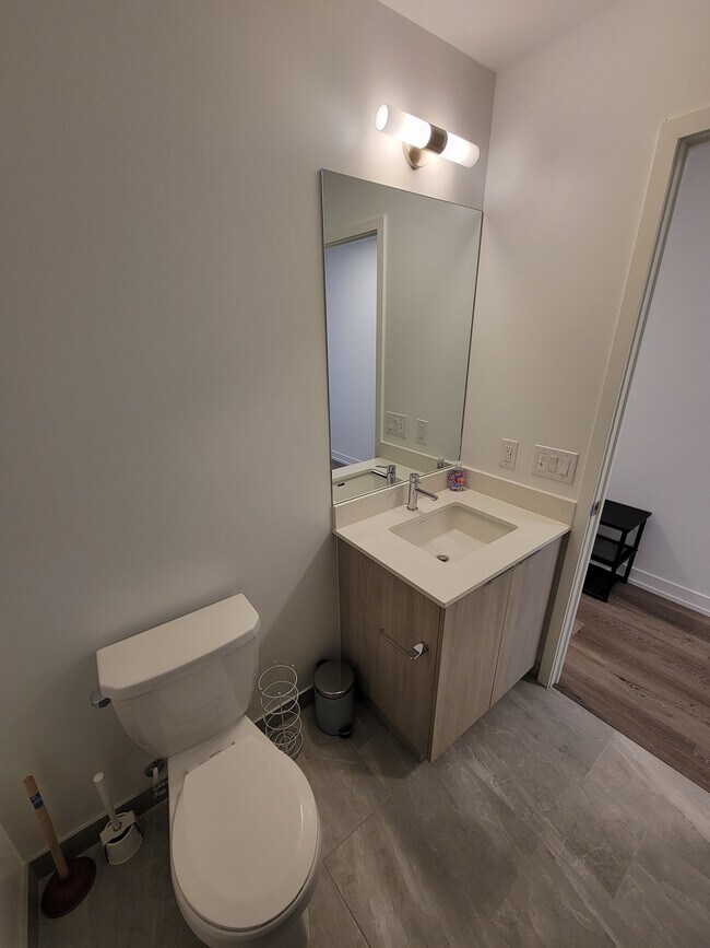 Photo du bâtiment - 395 Square One Dr