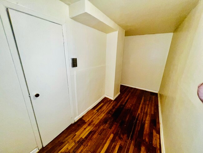 Foto del edificio - 381 McLean Ave