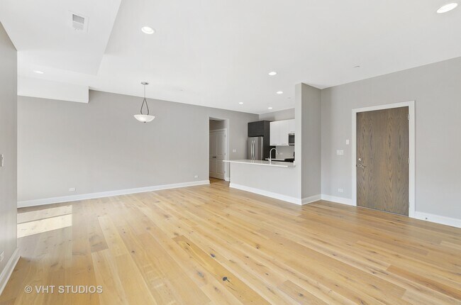 Building Photo - 833 Laurel Ave