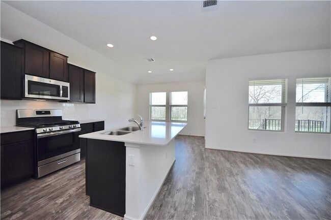 Foto del edificio - 3413 Mikayla Ct