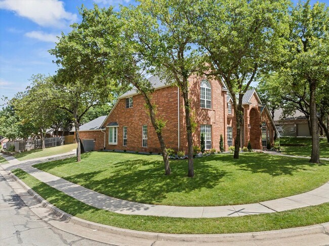 Foto del edificio - Exclusive Luxury Lease-124 N Crosstimber T...