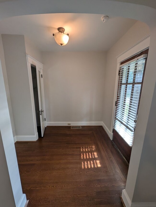 Building Photo - 3827 Millsbrae Ave