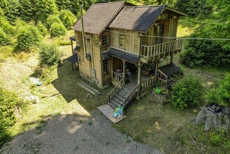 Building Photo - 4548-4576 Greenwood Heights Dr